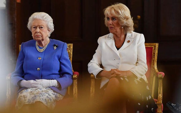 Dù được lên ngôi Hoàng hậu nhưng bà Camilla mãi mãi sẽ không bao giờ có được điều này từ Nữ hoàng Anh - Ảnh 2.