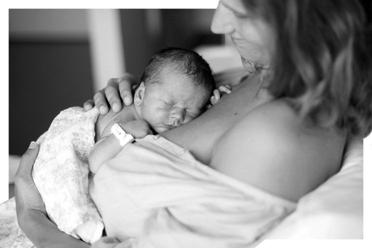 Đ&acirc;y l&agrave; l&yacute; do ngay sau khi ch&agrave;o đời, b&eacute; đ&atilde; biết trườn về ph&iacute;a v&uacute; mẹ v&agrave; c&oacute; phản xạ b&uacute; m&uacute;t - Ảnh 3.