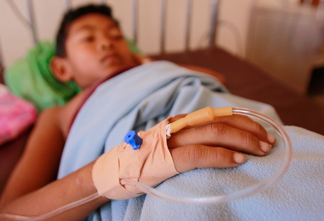 Cách sử dụng thuốc an toàn khi trẻ bị sốt xuất huyết - Ảnh 2.