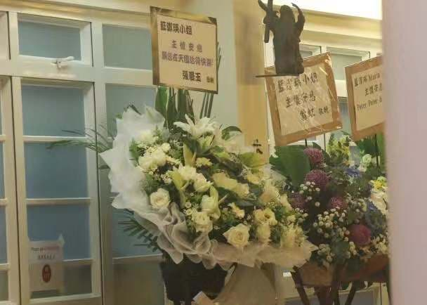 Trương Vệ Kiện cùng dàn sao hạng A của showbiz Hong Kong nén nước mắt trong lễ tưởng niệm Lam Khiết Anh - Ảnh 10.