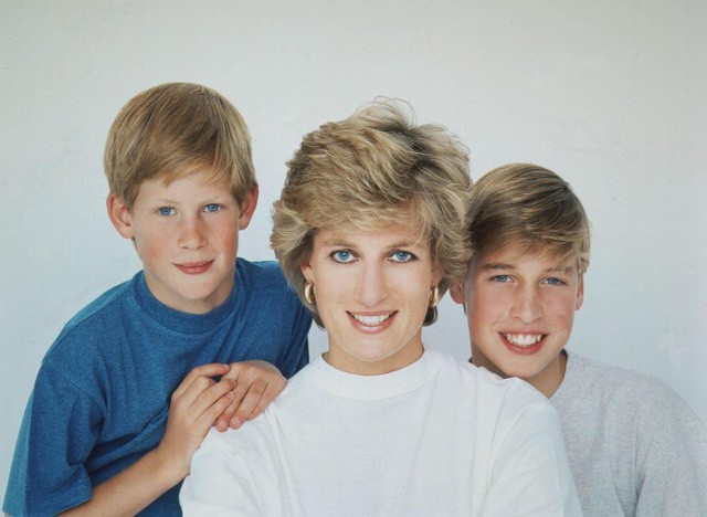 Lần đầu hé lộ việc Công nương Diana thông báo tin ly hôn cho hai con, phản ứng của William khiến ai cũng rơi lệ - Ảnh 1.