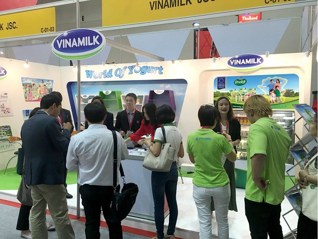Sản phẩm sữa các loại của Vinamilk ra mắt người tiêu dùng tại Hội chợ nhập khẩu quốc tế Trung Quốc - Ảnh 4. Sản phẩm sữa các loại của Vinamilk ra mắt người tiêu dùng tại Hội chợ nhập khẩu quốc tế Trung Quốc - Ảnh 4.