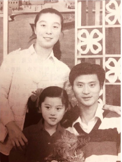 Tiết lộ hình ảnh cũ của gia đình Phạm Băng Băng, cư dân mạng khen ngợi: Nhan sắc nổi trội 3 đời - Ảnh 5.