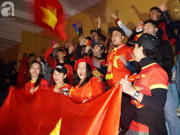 Malaysia - Việt Nam: Kết thúc nghẹt thở hòa 2-2, người hâm mộ Việt Nam vẫn dành trọn niềm tin cho trận đấu lượt về - Ảnh 15.