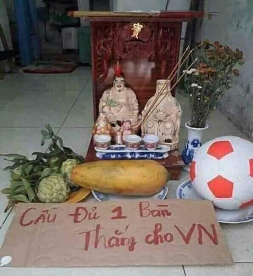 Ảnh chế các nhà tiên tri hài hước trước giờ bóng lăn trận chung kết lượt về Việt Nam - Malaysia gây sốt - Ảnh 2.