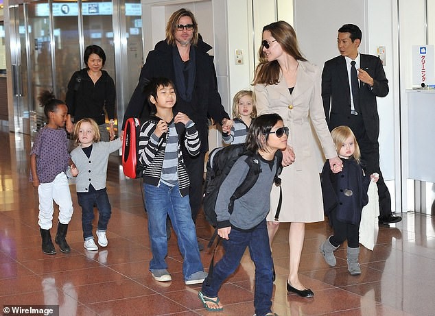Điều gì khiến Angelina Jolie đồng ý thỏa hiệp với Brad Pitt trong phiên tòa phân xử quyền nuôi con - Ảnh 1.