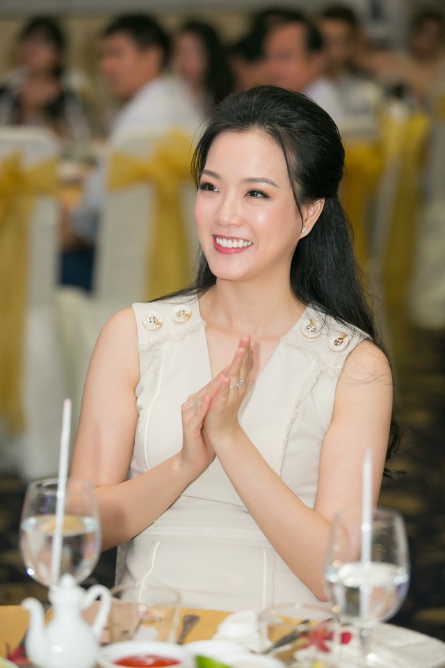 Vừa từ Miss World trở về, Hoa hậu Việt Nam Tiểu Vy đã sánh đôi dự sự kiện cùng Á hậu Phương Nga - Ảnh 10.