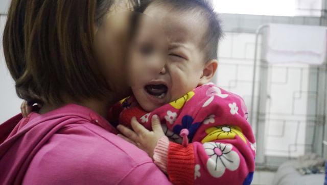 Rét đậm khắc nghiệt, nhiều trẻ liệt mặt, méo miệng vì nhiễm lạnh đột ngột - Ảnh 3. Rét đậm khắc nghiệt, nhiều trẻ liệt mặt, méo miệng vì nhiễm lạnh đột ngột - Ảnh 3.
