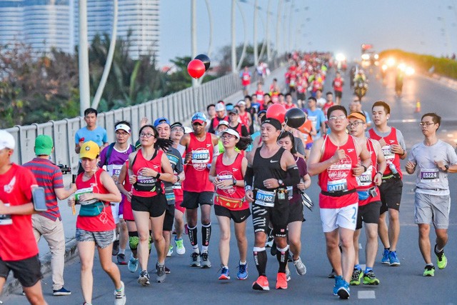 Techcombank trao quỹ từ thiện hơn tỷ đồng trong giải marathon quy mô hàng đầu Việt Nam - Ảnh 4.