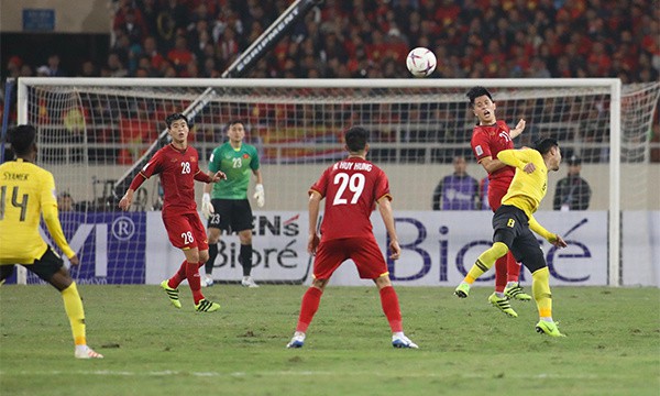 Việt Nam vô địch AFF Cup 2018: Người gác đền Văn Lâm được gọi tên vì giữ sạch mảnh lưới xuất thần - Ảnh 2.