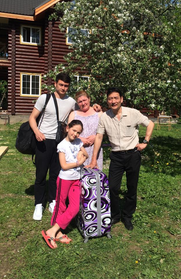 Thông tin thêm thú vị về người bố nghệ sĩ và người mẹ Nga của siêu phẩm thủ thành Đặng Văn Lâm - Ảnh 13.