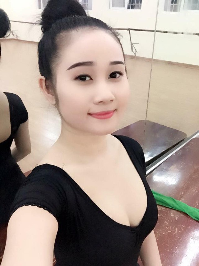 Gia thế giàu có, nhan sắc khả ái của bạn gái cầu thủ Tiến Linh - cơn gió lạ trong đội tuyển Việt Nam - Ảnh 6.