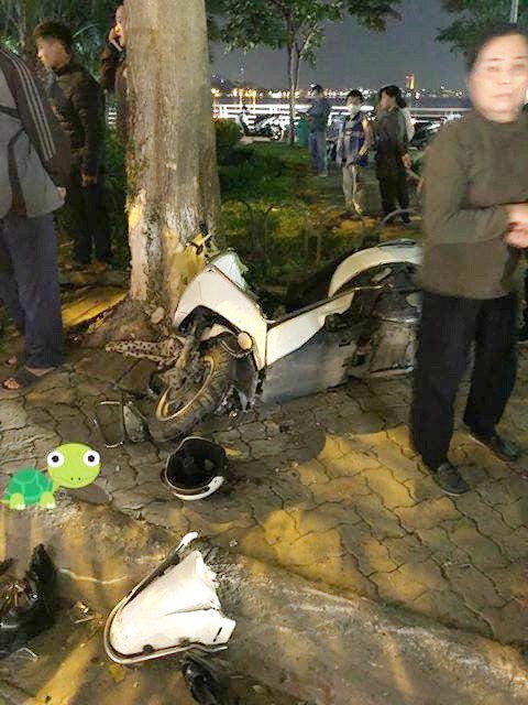Ảnh: Hàng loạt xe máy vỡ nát, người bị thương nằm la liệt sau khi nữ tài xế lái Lexus gây tai nạn liên hoàn trên phố Hà Nội - Ảnh 9.