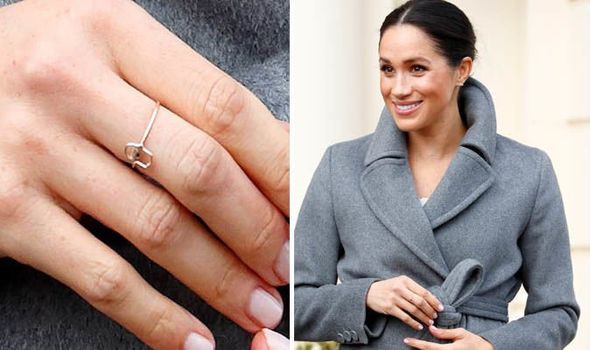 Meghan từ chối sự giúp đỡ của Nữ hoàng để giải quyết mâu thuẫn với cha đẻ, dùng bùa hộ mệnh để tránh thị phi - Ảnh 3. Meghan từ chối sự giúp đỡ của Nữ hoàng để giải quyết mâu thuẫn với cha đẻ, dùng bùa hộ mệnh để tránh thị phi - Ảnh 3.