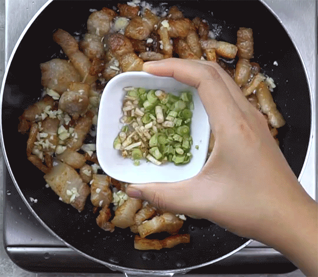 Tôi có một bí kíp độc quyền để làm món thịt heo rang đơn giản mà ngon tuyệt khiến cả nhà gắp không ngừng đũa - Ảnh 4. Tôi có một bí kíp độc quyền để làm món thịt heo rang đơn giản mà ngon tuyệt khiến cả nhà gắp không ngừng đũa - Ảnh 4.