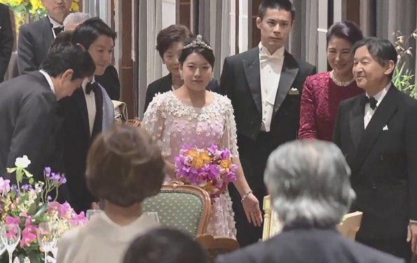 Điểm lại 3 đám cưới hoàng gia đình đám nhất năm 2018: Đám xa hoa đến mức lãng phí, đám giản dị kín đáo bất - Ảnh 15.
