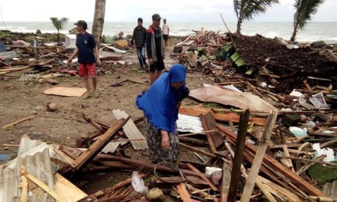 Sóng thần ở Indonesia khiến ít nhất 220 người thiệt mạng - Ảnh 1.