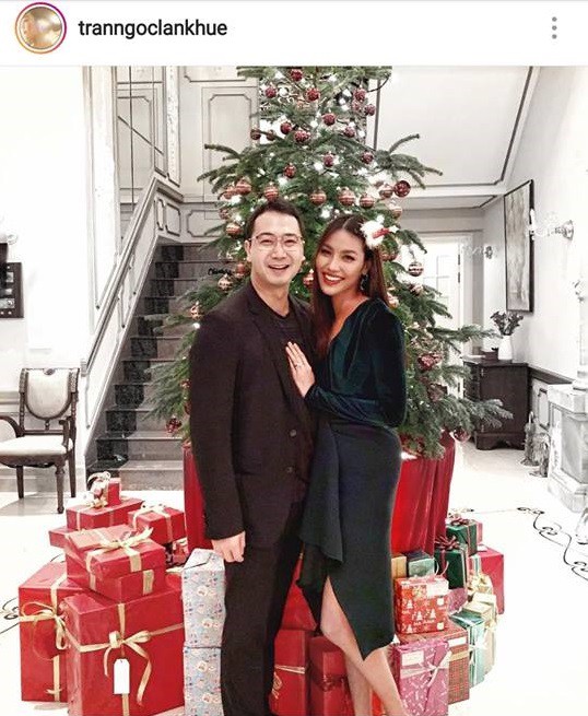 Chụp ảnh tình tứ bên chồng mừng Giáng sinh nhưng Lan Khuê bị fan soi hết bụng đến da - Ảnh 1.
