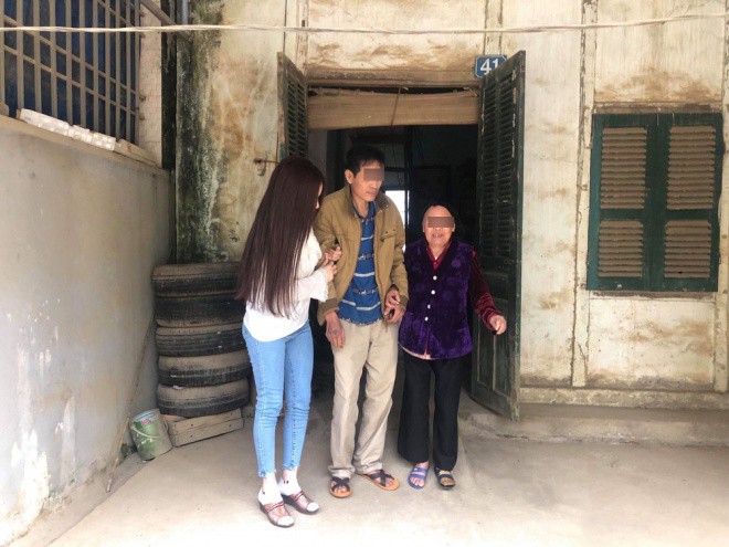 Thư Dung lộ ảnh nh&agrave; cửa xập xệ, cha gi&agrave; ốm yếu, d&acirc;n mạng bất ngờ lục lại loạt ảnh thời &ldquo;ăn sung mặc sướng&rdquo; của c&ocirc;? - Ảnh 1.