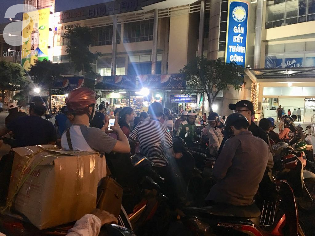 Sài Gòn lạnh bất ngờ, người dân vội vã chen chân nhau về quê nghỉ Tết Dương lịch 2019 - Ảnh 7.