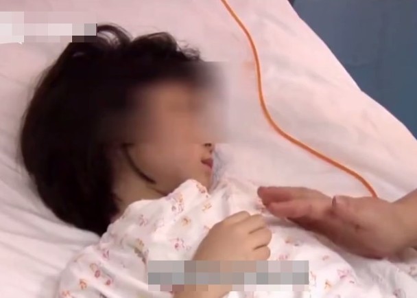 Con gái cảm sốt nhiều ngày, mẹ đưa đến bệnh viện thì phát hiện trong phổi có 600ml mủ và lời cảnh tỉnh về căn bệnh thường gặp ở trẻ - Ảnh 1.