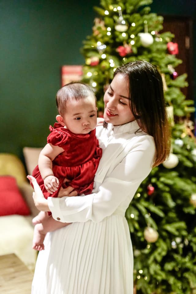 Hai thiên thần nhỏ nhà Khánh Thi cực đáng yêu, nhí nhắng trong bộ ảnh Giáng sinh 2018 - Ảnh 6.