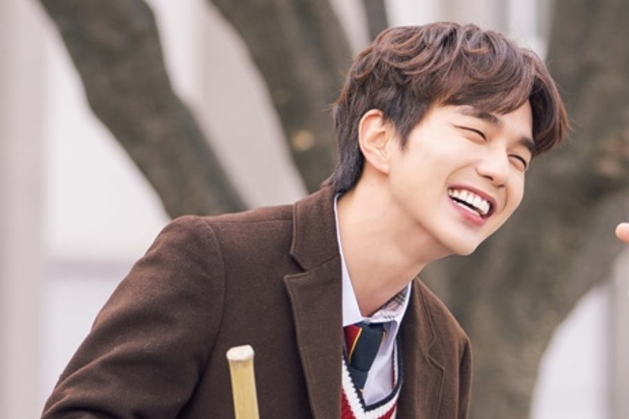 Yoo Seung Ho đã dùng &quot;tuyệt chiêu&quot; này để khiến bản thân trở thành &quot;bảo  bối&quot; của cả đoàn phim