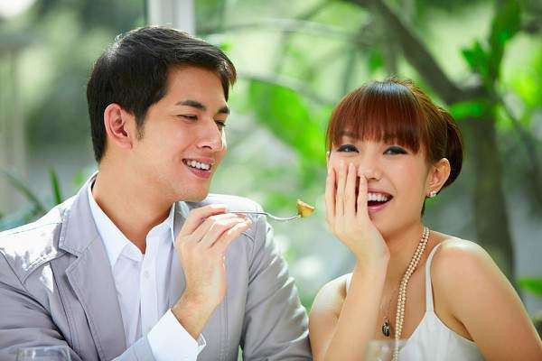 Đúng Tết Dương lịch, tôi đã mang những tin nhắn và bức ảnh của chồng ra làm ầm ĩ trước cả nhà chồng - Ảnh 2. Đúng Tết Dương lịch, tôi đã mang những tin nhắn và bức ảnh của chồng ra làm ầm ĩ trước cả nhà chồng - Ảnh 2.