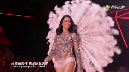 Trọn vẹn sân khấu đặc biệt của Adriana Lima tại Victorias Secret: từ cánh gà đã xúc động, vừa đi vừa lau nước mắt khiến ai cũng nghẹn ngào - Ảnh 7.