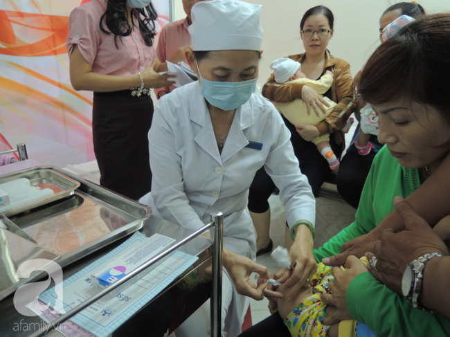 Sở Y tế Nam Định giải thích vụ 2 cháu bé tử vong sau khi tiêm phòng ở trạm y tế - Ảnh 3.
