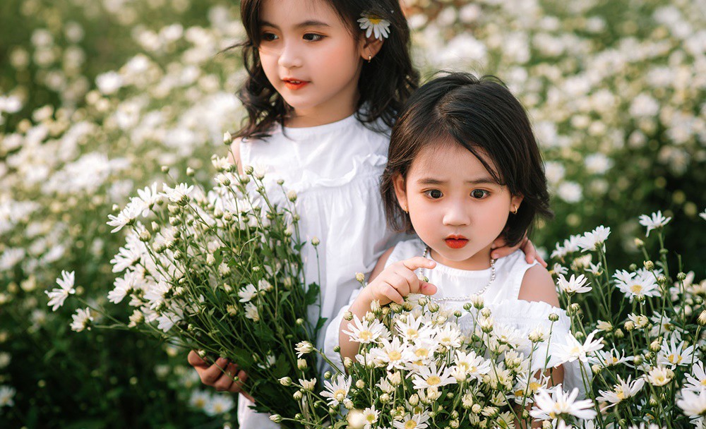 Chị em và công chúa mùa xuân luôn là những điều mà chúng ta muốn trải nghiệm trong cuộc sống này. Hãy cùng đón xem hình ảnh đẹp và tràn đầy màu sắc này để tìm kiếm cho mình những giá trị văn hóa đích thực.