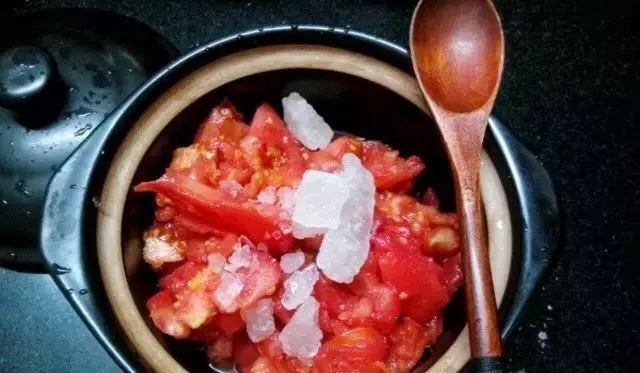 Theo đầu bếp, bạn cũng có thể tự làm một hũ sốt cà chua tại nhà ngon quên sầu để dùng dần chỉ với vài bước cơ bản - Ảnh 3.