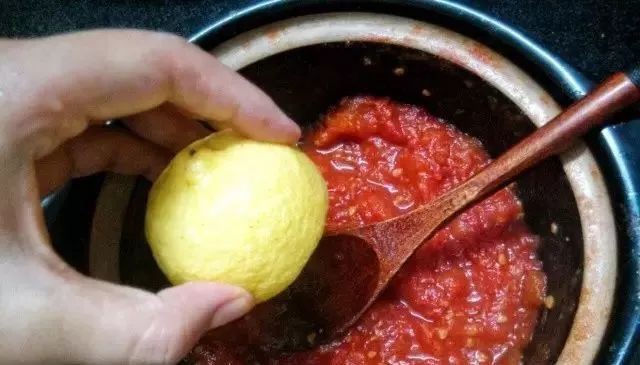 Theo đầu bếp, bạn cũng có thể tự làm một hũ sốt cà chua tại nhà ngon quên sầu để dùng dần chỉ với vài bước cơ bản - Ảnh 6.
