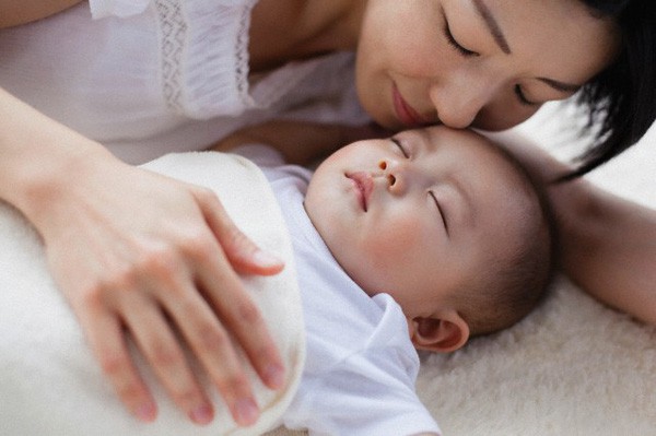 Muốn luyện trẻ sơ sinh ngủ ngoan, mẹ không được bỏ qua lời khuyên hữu ích từ chuyên gia hàng đầu - Ảnh 4.