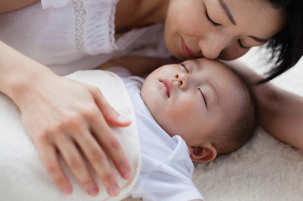 Muốn luyện trẻ sơ sinh ngủ ngoan, mẹ không được bỏ qua lời khuyên hữu ích từ chuyên gia hàng đầu - Ảnh 4. Muốn luyện trẻ sơ sinh ngủ ngoan, mẹ không được bỏ qua lời khuyên hữu ích từ chuyên gia hàng đầu - Ảnh 4.