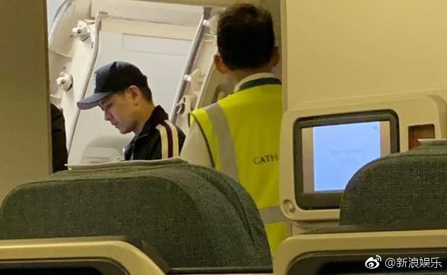 Lâm Chí Dĩnh lên tiếng sau khi bị chỉ trích sử dụng đặc quyền ngôi sao, khiến máy bay cất cánh trễ 30 phút - Ảnh 3. Lâm Chí Dĩnh lên tiếng sau khi bị chỉ trích sử dụng đặc quyền ngôi sao, khiến máy bay cất cánh trễ 30 phút - Ảnh 3.