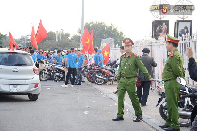 Hà Nội tung hàng nghìn cảnh sát chốt chặn, giữ an ninh trận bán kết lượt về Việt Nam - Philippines - Ảnh 1.