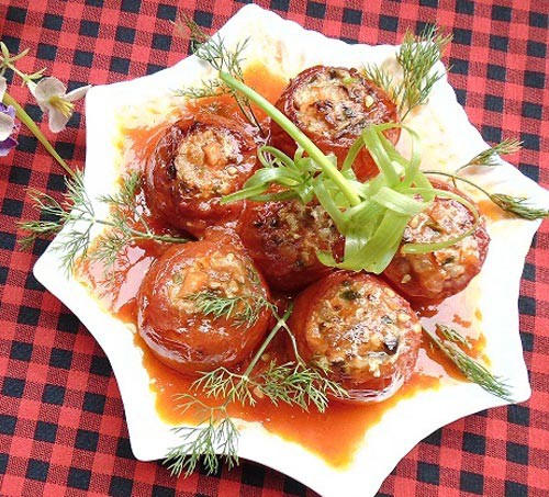Cuốn thịt ba chỉ vào quả cà chua rồi chiên vàng lên, nghe kỳ lạ nhưng chị em cứ thử đi rồi sẽ phải ngạc nhiên với kết quả - Ảnh 1. Cuốn thịt ba chỉ vào quả cà chua rồi chiên vàng lên, nghe kỳ lạ nhưng chị em cứ thử đi rồi sẽ phải ngạc nhiên với kết quả - Ảnh 1.