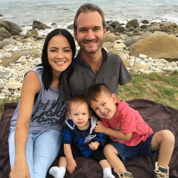 Vợ chồng Nick Vujicic nay đã có 4 con, hạnh phúc khoe hai con gái song sinh 4 tuần tuổi đáng yêu hết nấc - Ảnh 9.