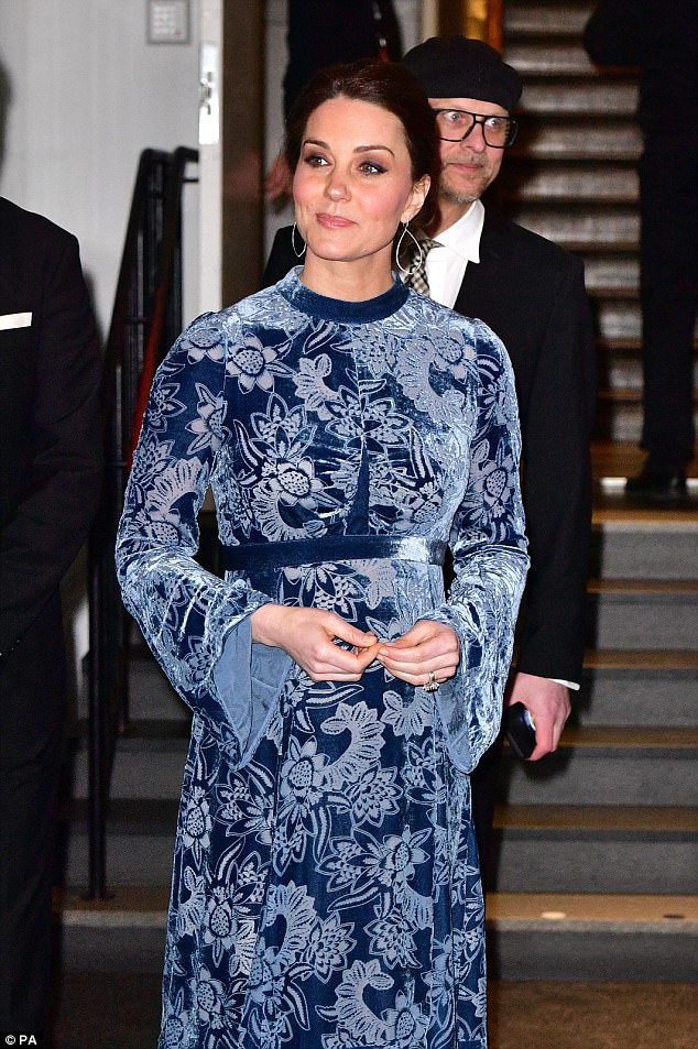 Mặc đẹp suốt ngày, ai ngờ cũng có lúc Kate Middleton bị chê mặc xấu - Ảnh 1.