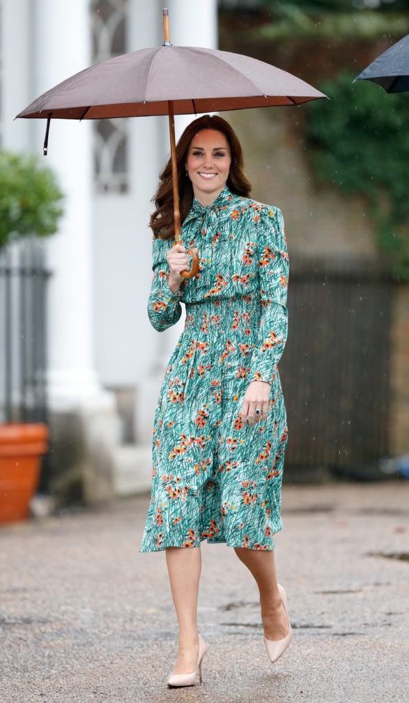 Mặc đẹp suốt ngày, ai ngờ cũng có lúc Kate Middleton bị chê mặc xấu - Ảnh 9.