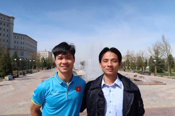 Bác sỹ U23 Việt Nam tiết lộ chuyện Công Phượng xin tiêm thuốc giảm đau đá trận chung kết - Ảnh 1.