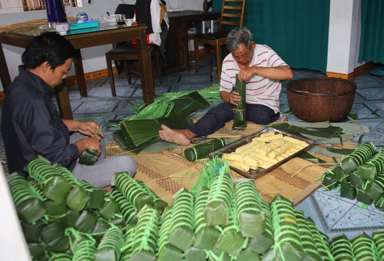 Nức danh ngôi làng 500 năm làm bánh chưng, bánh tét ở Huế - Ảnh 5.