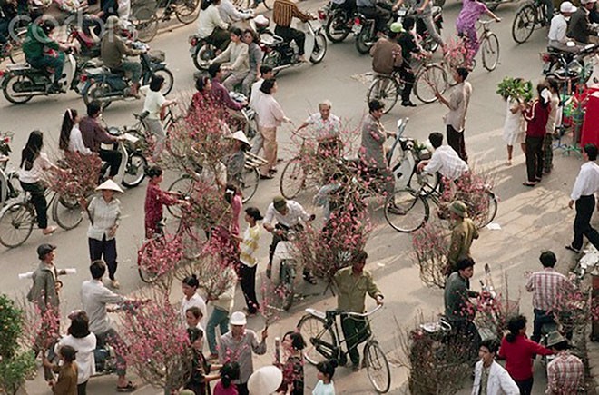 Trọn vẹn bộ ảnh duy nhất trên đời tái hiện lại Tết xưa độc đáo và mới lạ từ đầu thế kỷ XX đến những năm 90 - Ảnh 5.