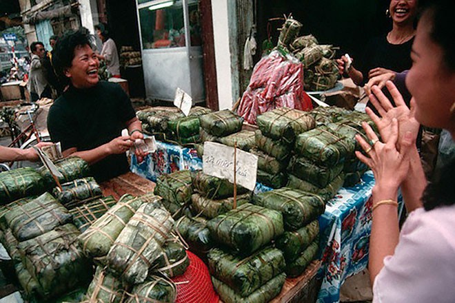 Trọn vẹn bộ ảnh duy nhất trên đời tái hiện lại Tết xưa độc đáo và mới lạ từ đầu thế kỷ XX đến những năm 90 - Ảnh 8.