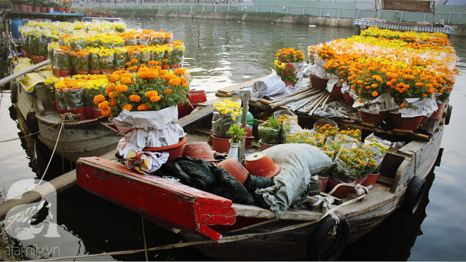 Cận Tết, ghé bến Bình Đông coi chợ nổi, tìm lại Sài Gòn xưa trong cảnh giao thương trên bến dưới thuyền - Ảnh 3.