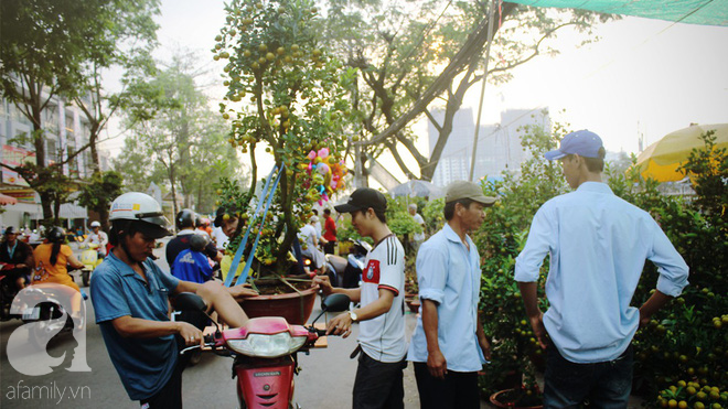 Cận Tết, ghé bến Bình Đông coi chợ nổi, tìm lại Sài Gòn xưa trong cảnh giao thương trên bến dưới thuyền - Ảnh 13.
