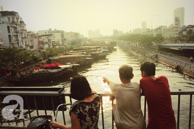 Cận Tết, ghé bến Bình Đông coi chợ nổi, tìm lại Sài Gòn xưa trong cảnh giao thương trên bến dưới thuyền - Ảnh 9.