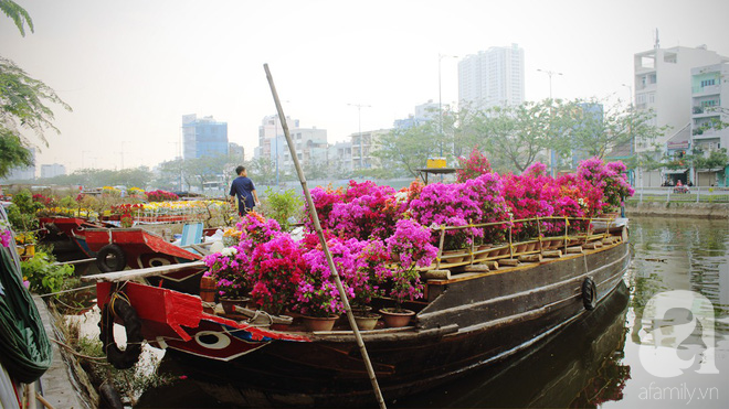 Cận Tết, ghé bến Bình Đông coi chợ nổi, tìm lại Sài Gòn xưa trong cảnh giao thương trên bến dưới thuyền - Ảnh 2.
