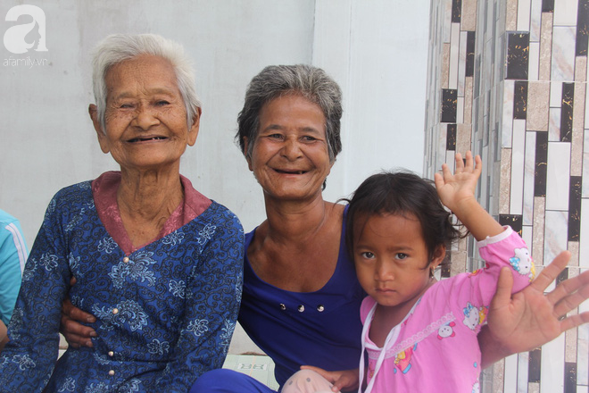 Không còn cảnh xin từng bữa cơm nuôi 4 người con tâm thần, người mẹ già 86 tuổi đã có một cuộc sống mới - Ảnh 10.